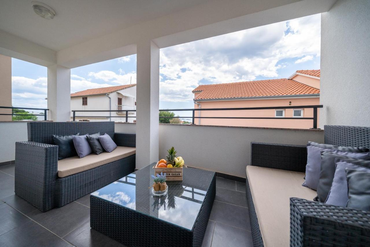 Holiday Apartments Amarilis Pakoštane Eksteriør billede
