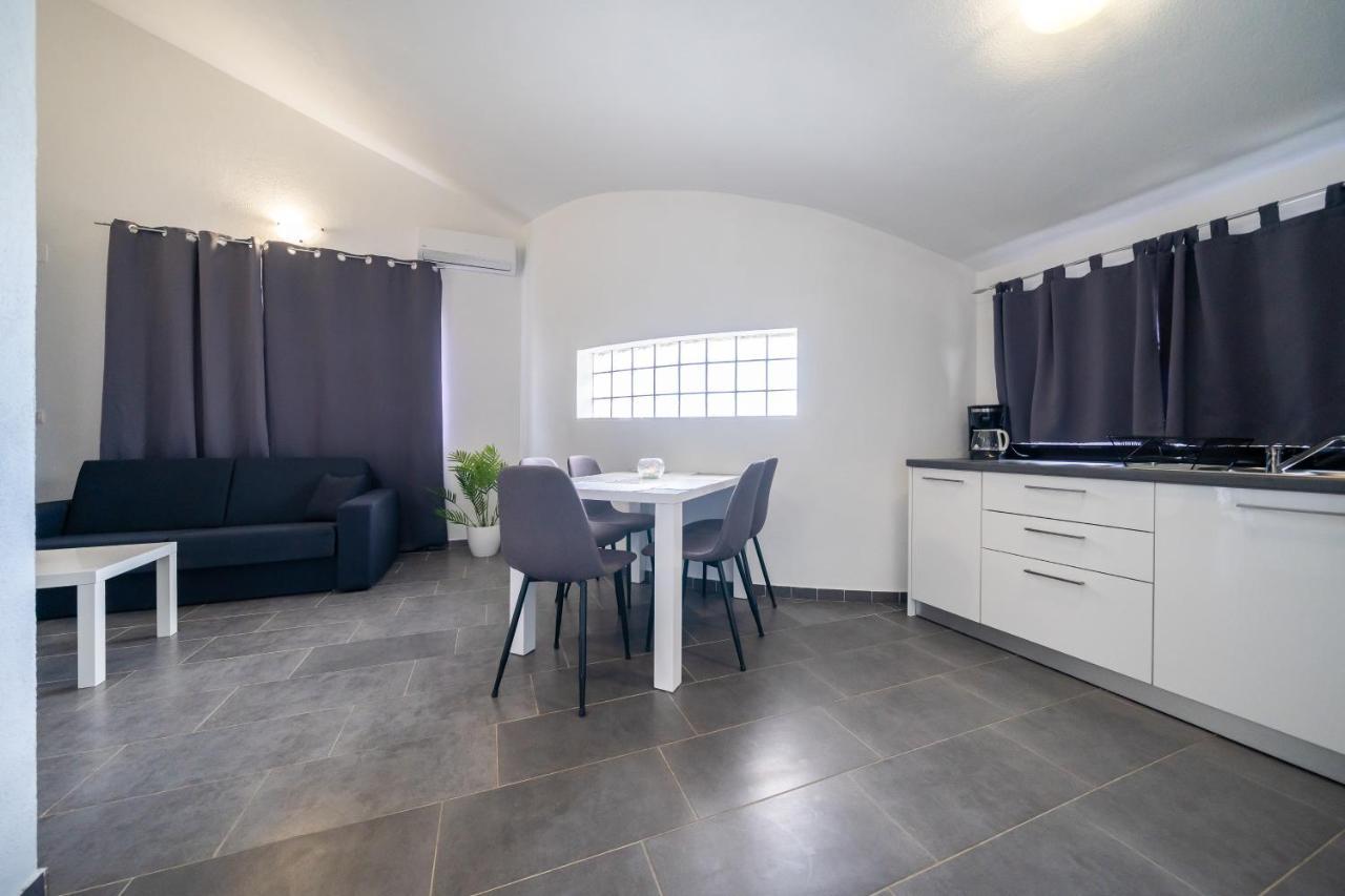Holiday Apartments Amarilis Pakoštane Eksteriør billede