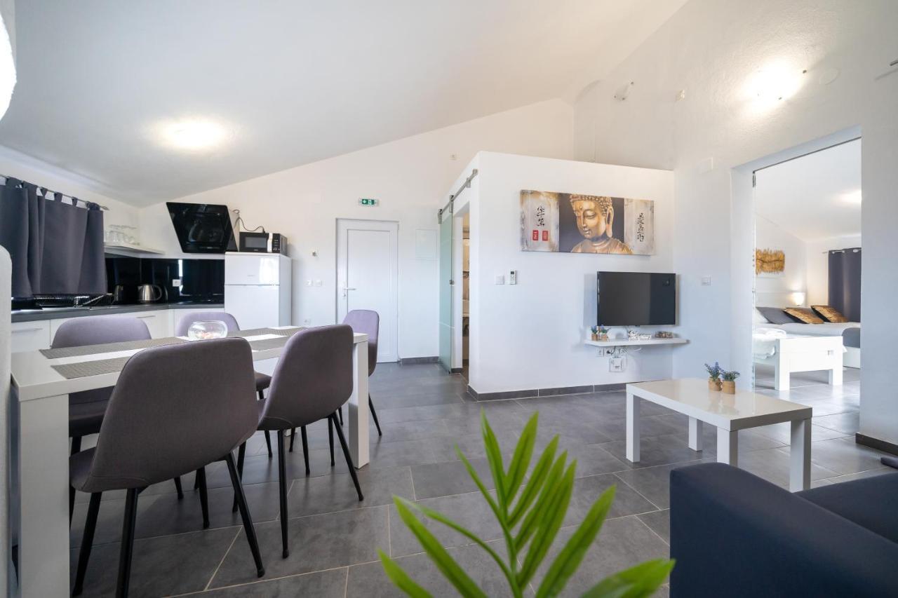 Holiday Apartments Amarilis Pakoštane Eksteriør billede