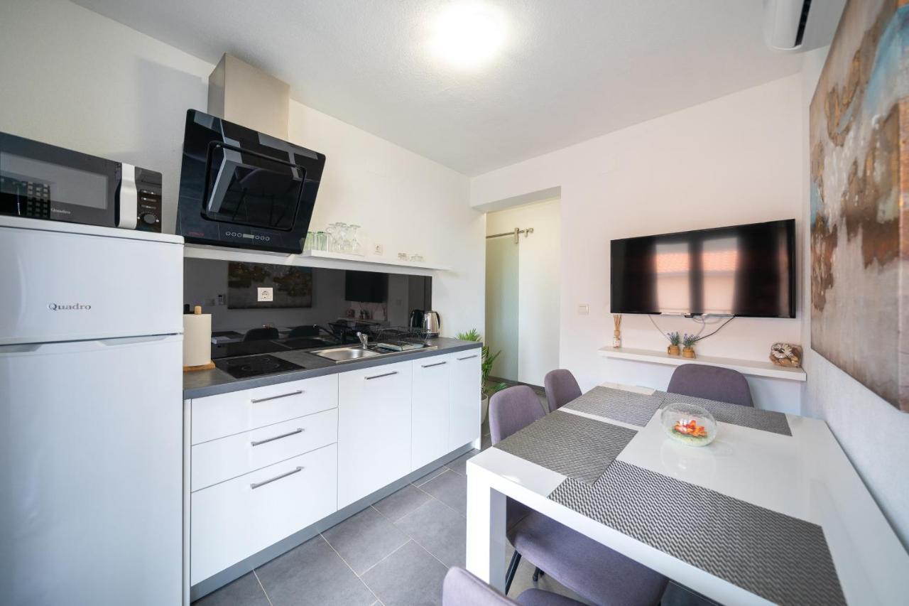 Holiday Apartments Amarilis Pakoštane Eksteriør billede
