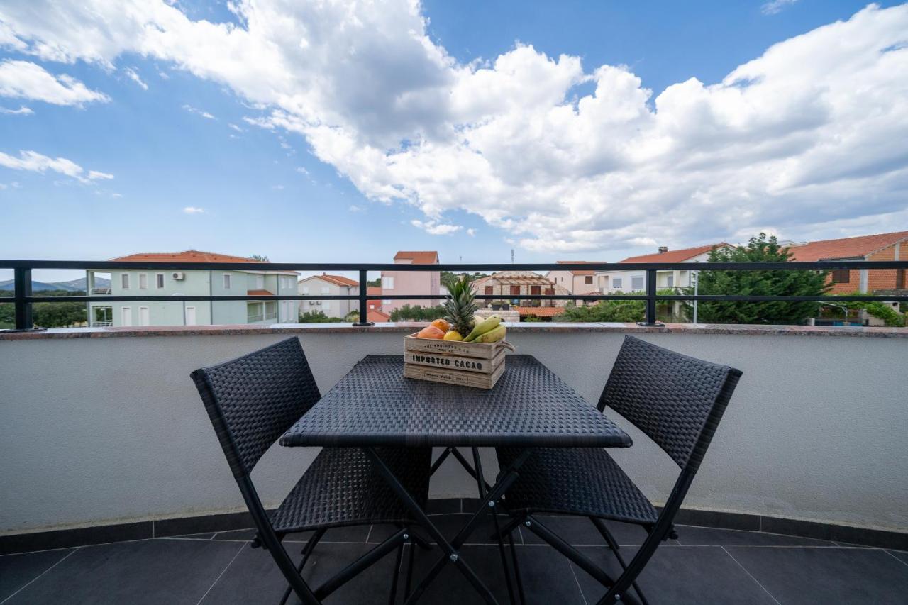 Holiday Apartments Amarilis Pakoštane Eksteriør billede