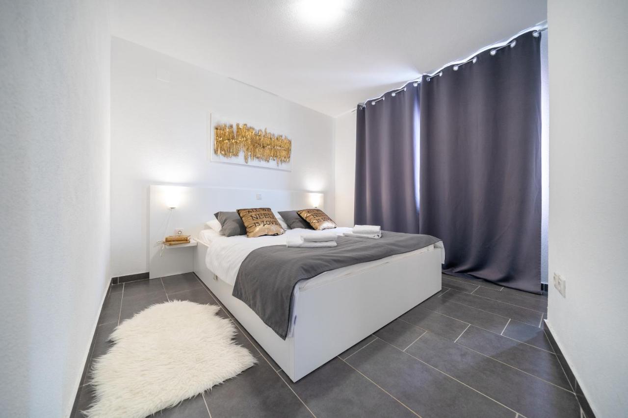 Holiday Apartments Amarilis Pakoštane Eksteriør billede