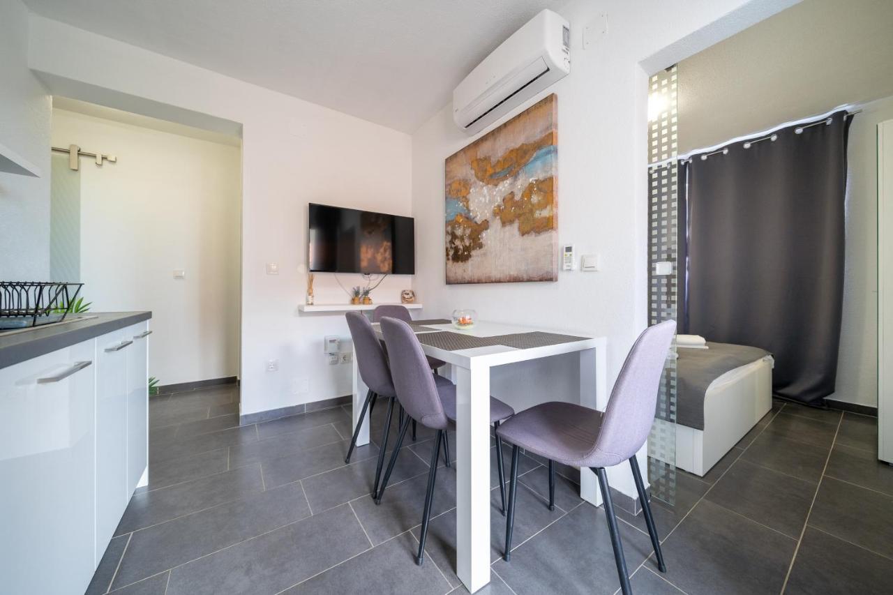 Holiday Apartments Amarilis Pakoštane Eksteriør billede