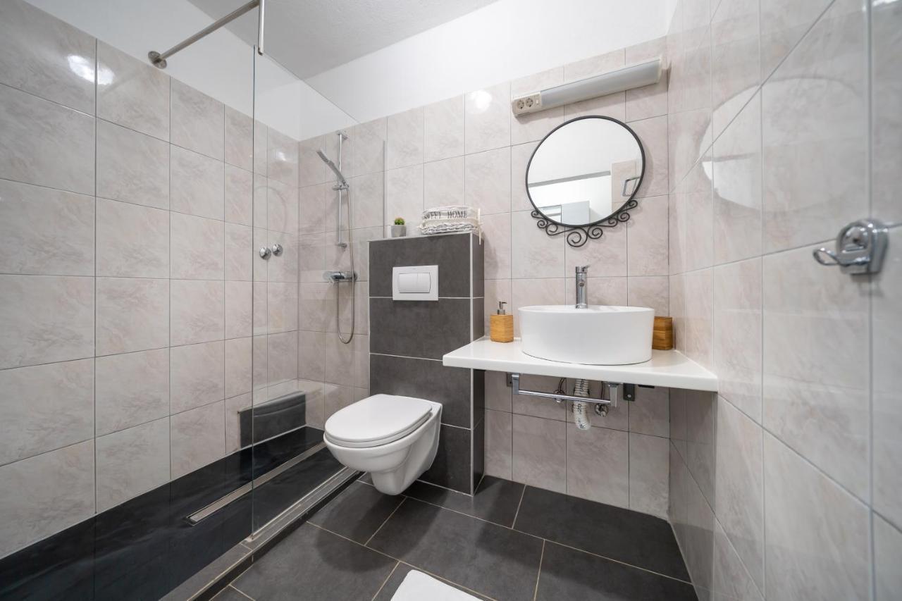 Holiday Apartments Amarilis Pakoštane Eksteriør billede