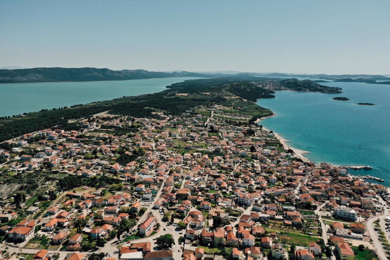 Holiday Apartments Amarilis Pakoštane Eksteriør billede