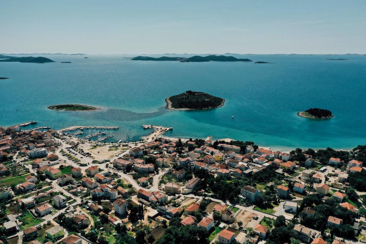 Holiday Apartments Amarilis Pakoštane Eksteriør billede